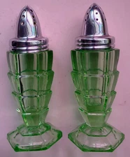 1pr) Indiana TEA ROOM GREEN SHAKERS & LIDS GREEN Dep. Glass Very RARE EXC.