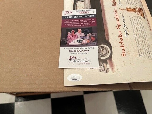 Signed Yogi Berra 1955 Sports Illustrated Full Magazine Mailing Label JSA COA - Picture 5 of 6