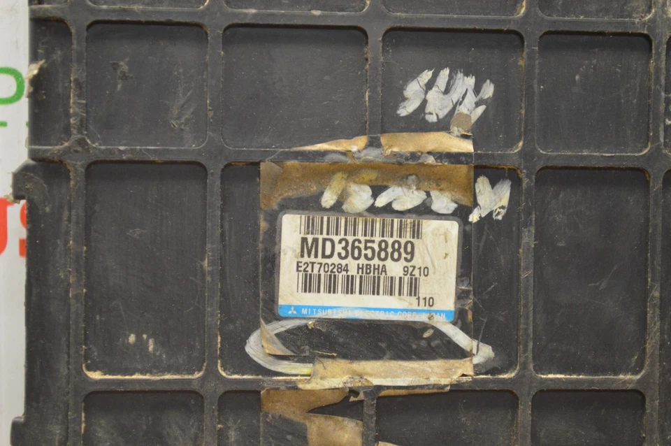 Unidad de control del motor Mitsubishi Eclipse 2000 módulo ECU MD365889 23-28C1 Foto 2 de 4