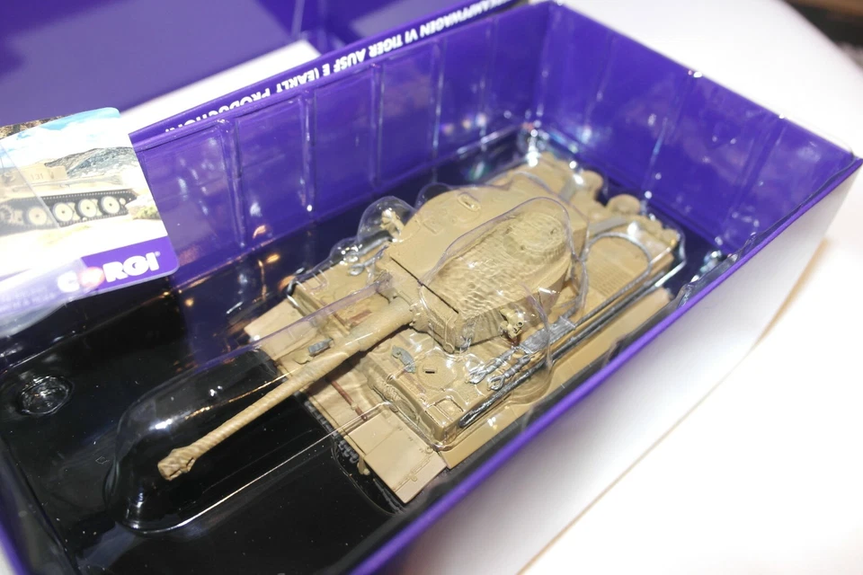 CORGI 1:50 TIGER VI AUSF E 131 SCHWERE PANZER ABTEILING 504 TUNISIA 1943 - Image 3 of 3