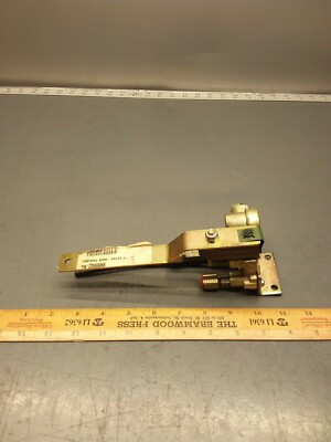 New Air Leveling Valve Assembly 22069066. MCI 22069147, S-E883, 25-9999-00827 