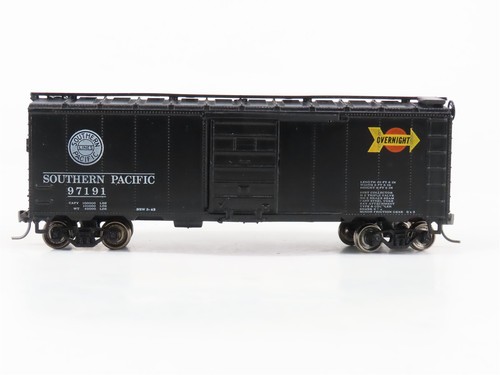 HO Athearn SP Southern Pacific "Overnight" 40' Box Car #97191 - Actualizado | Condition: Used