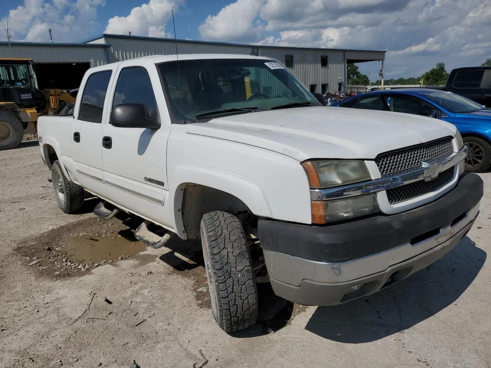 Used Left Headlight Assembly fits: 2004 Chevrolet Silverado 2500 pickup Left Gra - Image 3 of 4