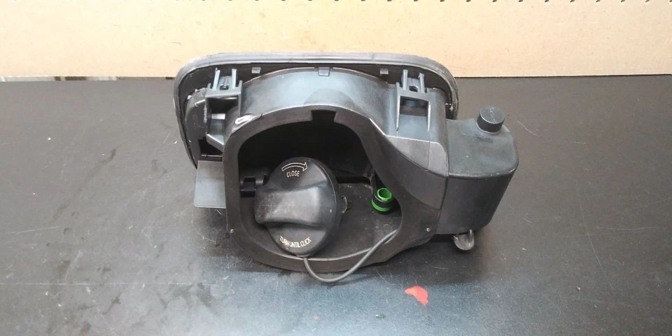 BMW 128I 2011-2015 puerta de llenado de combustible gris 7633779 Foto 3 de 4