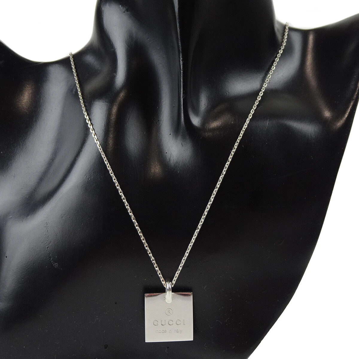 Gucci outlet tag necklace