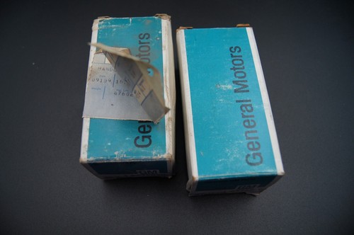 Genuine GM - GR.16.176 Vent Window Latches - pair 476019 476020 LH/RH *read* - Picture 2 of 7