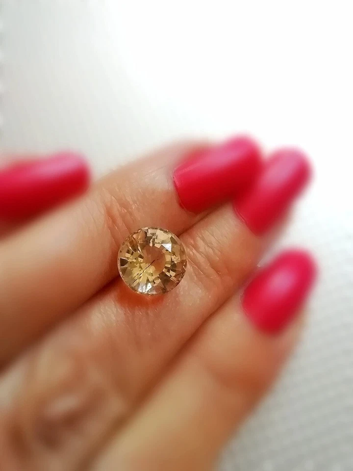 Scapolite 4.27 Carats. Untreated. VS Clarity. Origin Madagascar. - Image 3 of 4