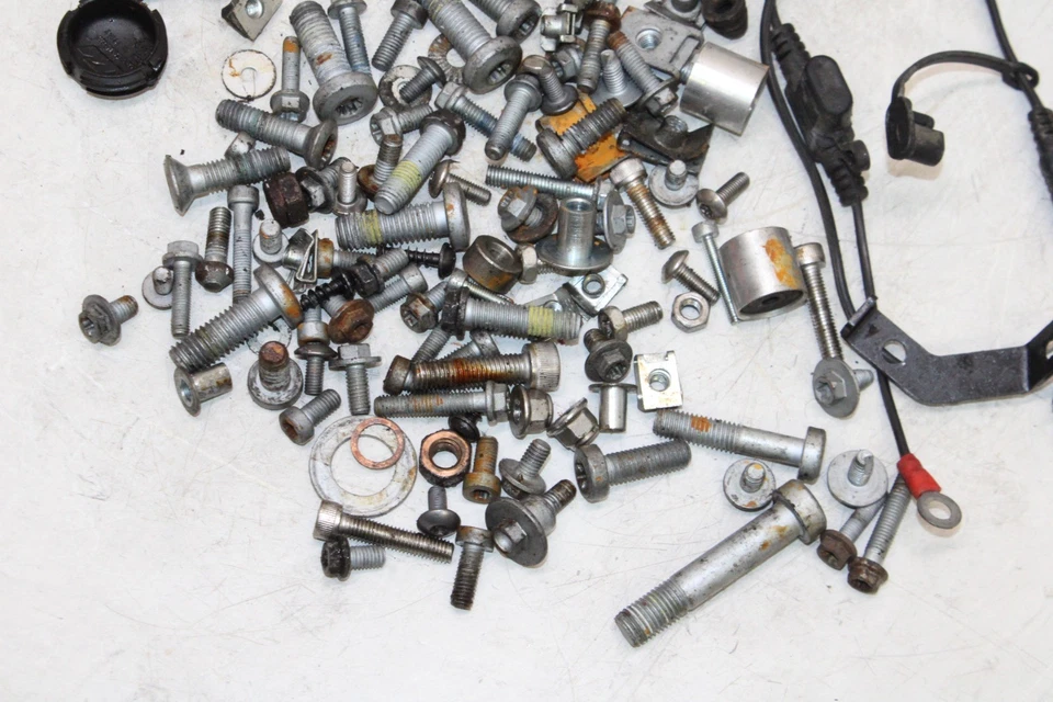 2017 KTM 690 LC4 DUKE ОРИГИНАЛЬНЫЕ КРЕПЕЖНЫЕ БОЛТЫ ДВИГАТЕЛЯ КРЕПЕЖНЫЕ ВИНТЫ ДВИГАТЕЛЯ - Изображение 2 из 4