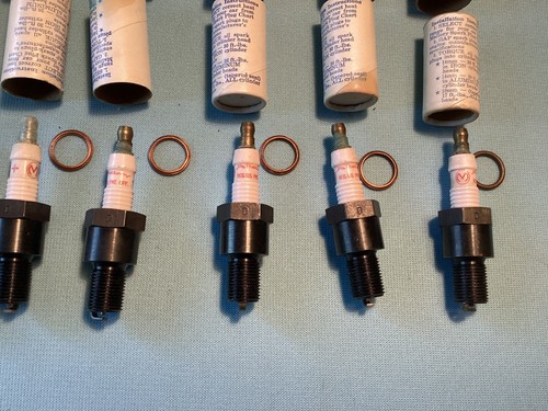 Vintage Box of 8 Mallory D+ Spark Plugs NEW OLD STOCK - Picture 4 of 13