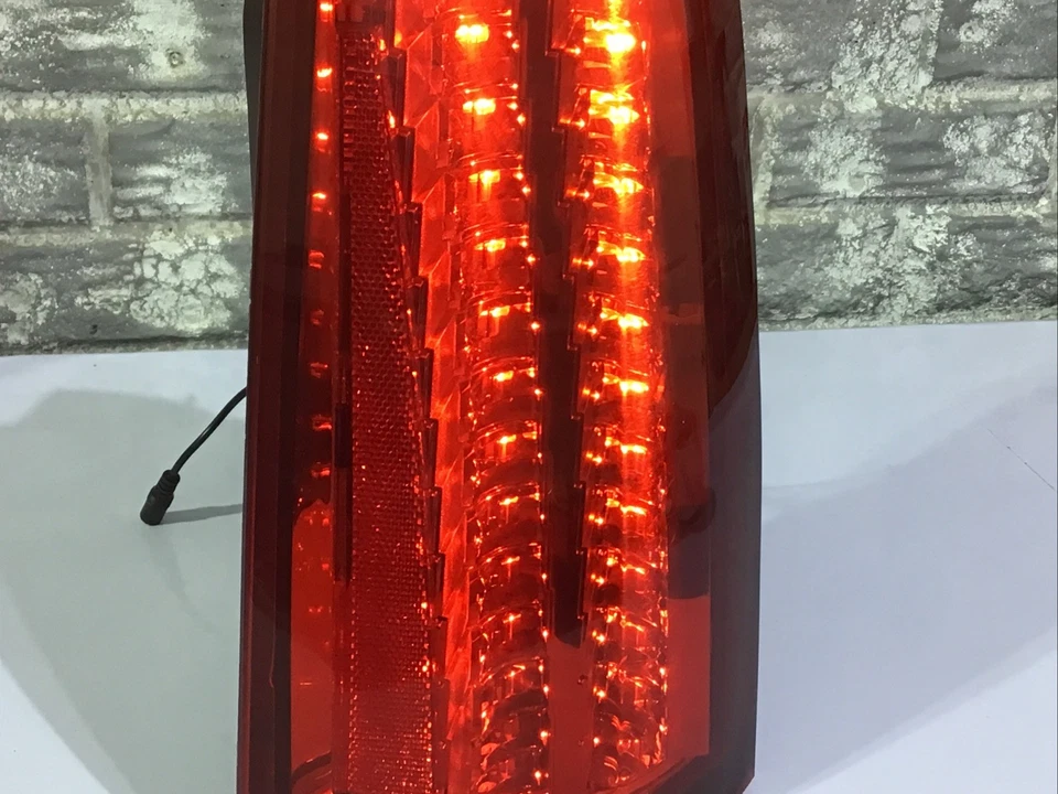 Luz trasera LED derecha lado pasajero Cadillac STS 2008-2011, OEM, PROBADA Foto 4 de 4