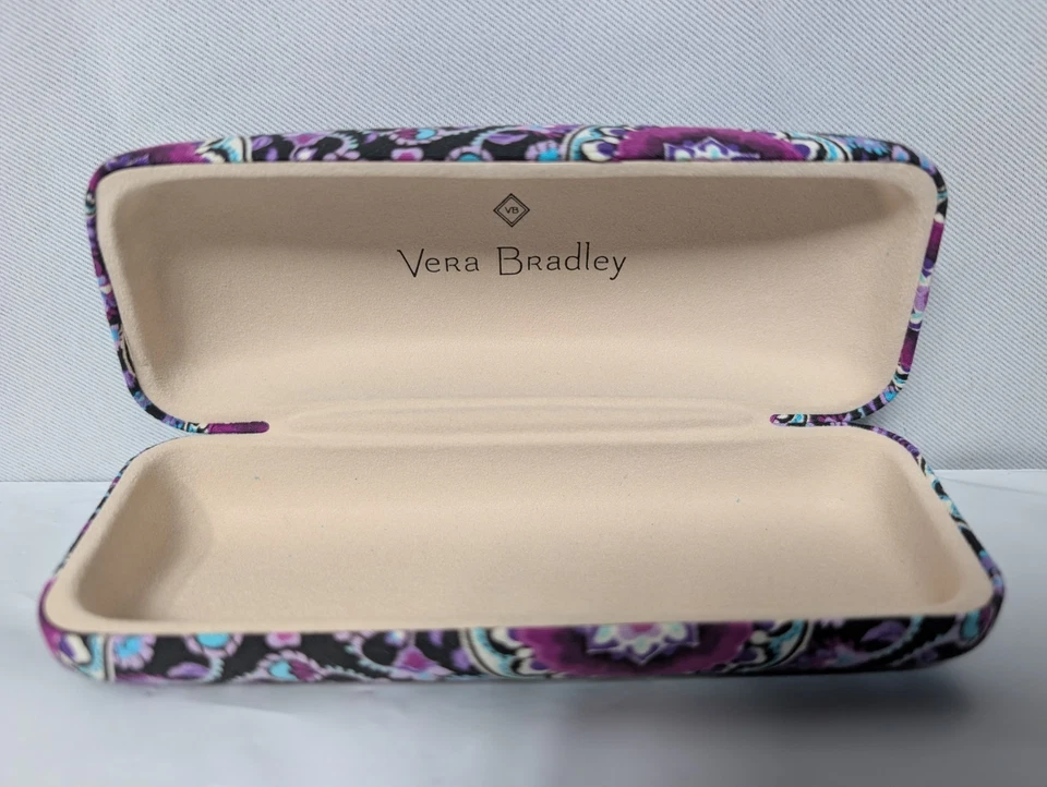 Estuche rígido para gafas Vera Bradley medallón lila (retirado) Foto 2 de 3