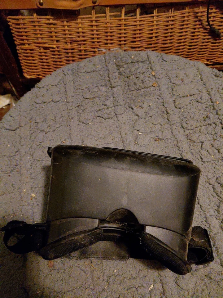 Cynoculars Virtual Reality Headset - Image 4 of 4