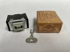 NEW Vtg Pass & Seymour P&S Despard Line S.P. Lock Type Wall Tumbler Switch (A6)