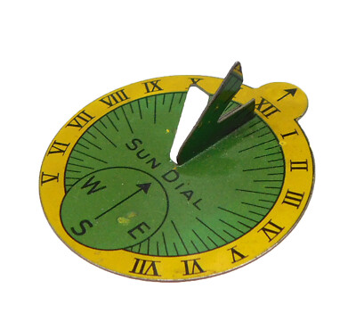 1939 CRACKER JACK PRIZE ~ SUN DIAL GREEN AND YELLOW TIN LITHO SUNDIAL