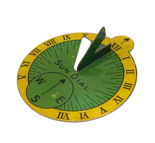 1939 CRACKER JACK PRIZE ~ SUN DIAL GREEN AND YELLOW TIN LITHO SUNDIAL