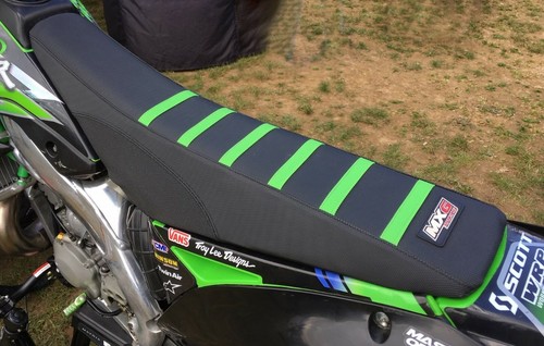 FUNDA ASIENTO ACANALADA KAWASAKI KXF250 KX250F 2013-2020 NEGRA CON RAYAS VERDES NERVADURAS - Imagen 2 de 4