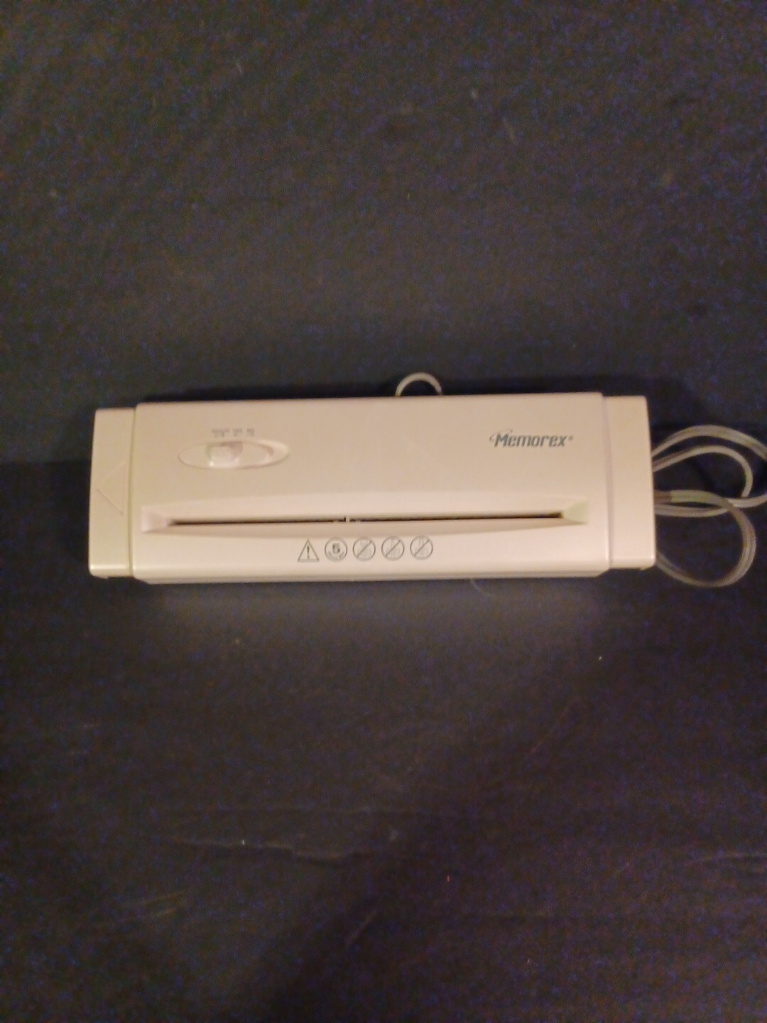 Memorex Paper Shredder MPS1440 5 Sheet Strip Cut Works / Pearl White-image