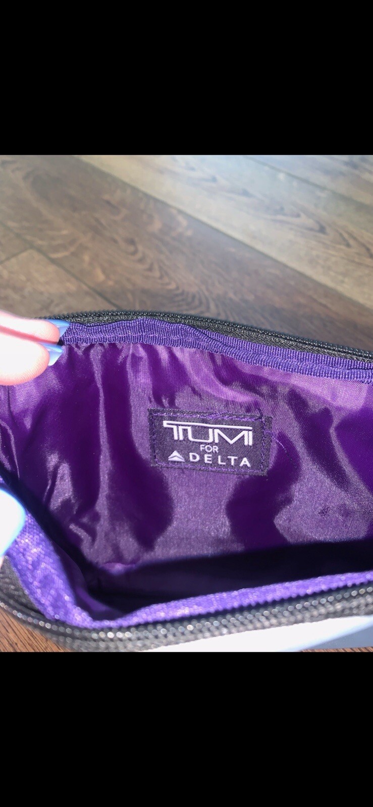 SAOLA Delta Airlines: kit toilette TUMI prima classe e borsa con cerniera: solo calze e borsa