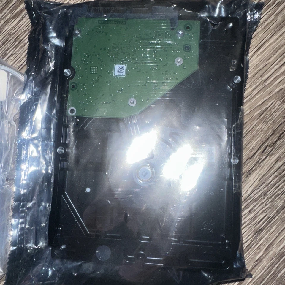 Seagate Desktop 1TB/1000GB SATA 3.5" HDD Hard Drive NEW With USB Key - Image 4 of 4