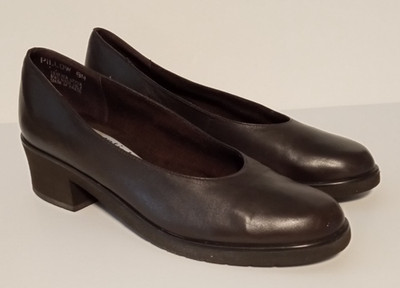 NEW WOMEN'S SIZE 8 EASENTIALS BY ETIENNE AIGNER BROWN LEATHER BLOCK HEEL SHOES
