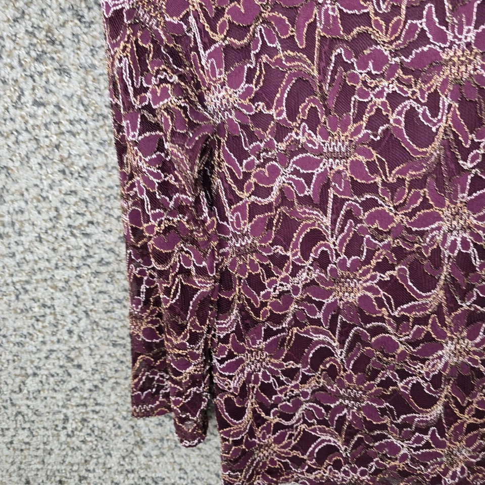 Blusa floral con cuello redondo texturizado púrpura grande de la colección JM para mujer Foto 3 de 4