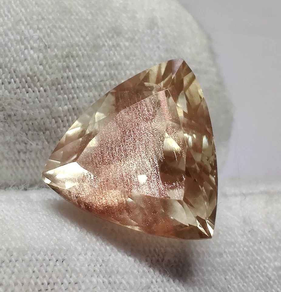 4.7 Cts Natural Pink Schiller Oregon Sunstone Faceted Trillion Gemstone Jewelry - Image 2 of 4