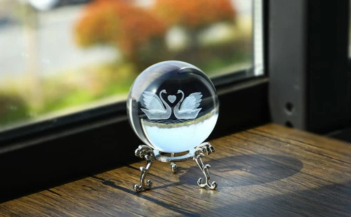 Bola de cristal de cisne 3D 60 mm esfera de vidrio grabada con láser con soporte - Imagen 3 de 5