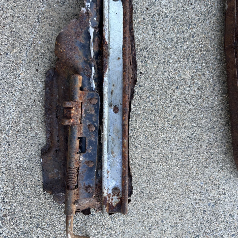 1966 PORSCHE 911/912 PASSENGER SEAT SLIDING TRACK - Image 3 of 4