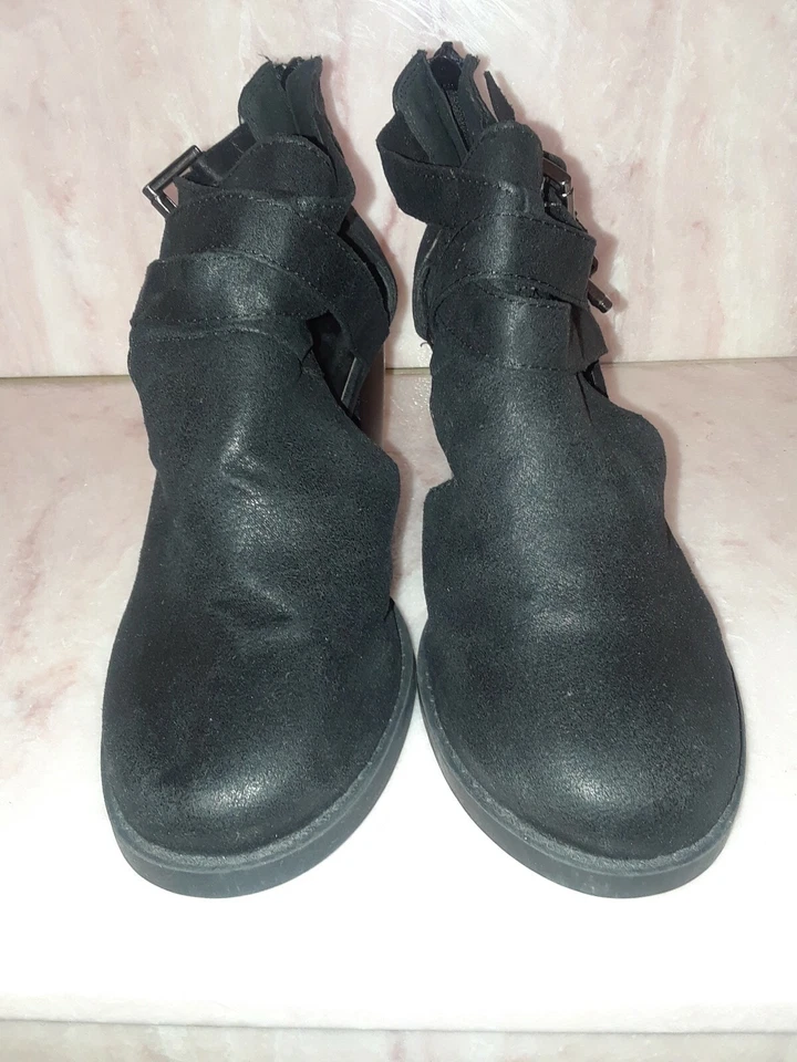 SODA, Women's Black 3 "block Heel Shoes Size 7.5  - Image 2 of 4