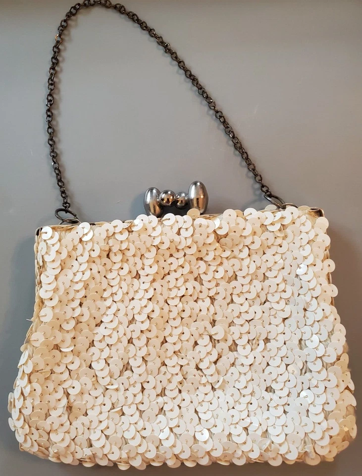 Bolso de mano vintage antiguo de lentejuelas con guantes, compacto y espejo Foto 3 de 4