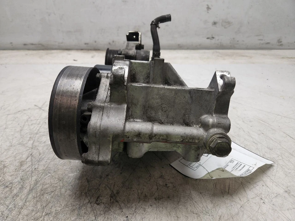 Carcasa de bomba de refrigerante Honda Civic SI 2006-2011 2,0 L OEM 19410-RBC-000 Foto 3 de 4