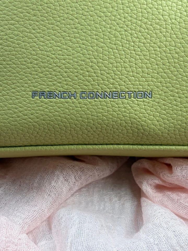 Bolso Mensajero French Connection Vivian Wasabi Nuevo con Etiquetas $118 Cartera de Cuero Vegano Foto 2 de 4