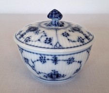 18306/ ROYAL COPENHAGEN - ZUCKERDOSE -  MUSSELMALET GERIPPT