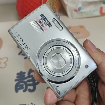 Nikon COOLPIX S5200 Digital Camera 16.0 MP 6x Optical Zoom with Accessories