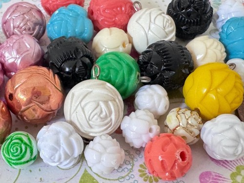 Vintage Plastic Carved Look Round Flower Beads Lot 35