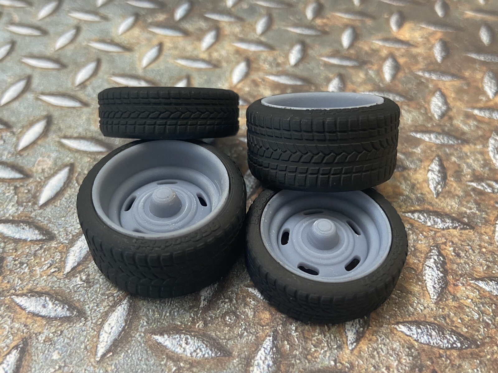 Resin 1/24: 21/20 Scale Inch Chevy Rally Wheels With Wide Rear Tires. 1 ...