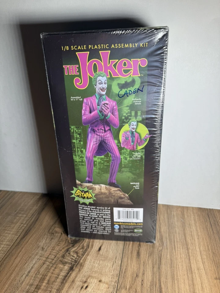 MOEBIUS 956 THE JOKER MODEL KIT-NIB-1/8 SCALE BRAND NEW SEALED - Image 2 of 2