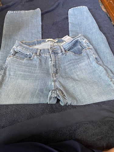 Levi 31 x 30 curvy bootcut - two pair jeans - Picture 3 of 4