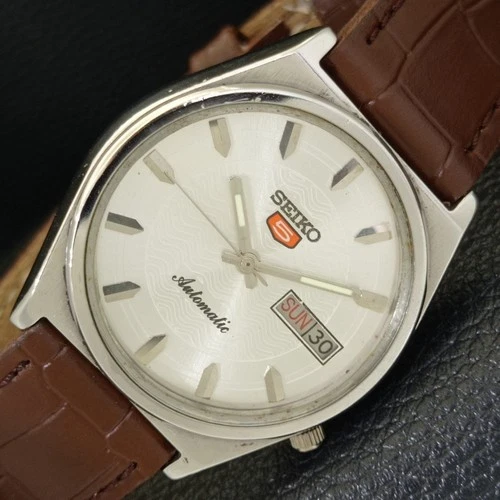 SEIKO 5 AUTOMATIC VINTAGE JAPAN 7009A MENS SILVER COLOR DIAL WATCH a701348-1
