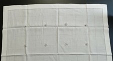 NAPPE A THE LIN BLANC  BRODERIE FLEUR AJOUREE FAIT MAIN  107.5/104 CM  