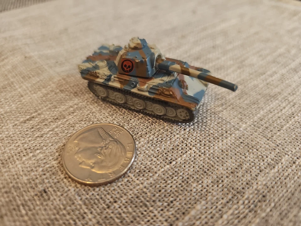Micro Máquina Tanque Panther Tipo Segunda Guerra Mundial Alemão em Camuflagem Mista Crânio Vermelho #2 - Imagem 2 de 4