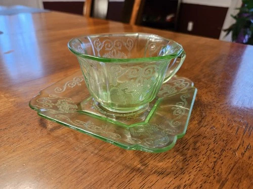 Rare/Vintage/Indiana/Uranium glass/Cup & saucer/1 customer/Art Deco