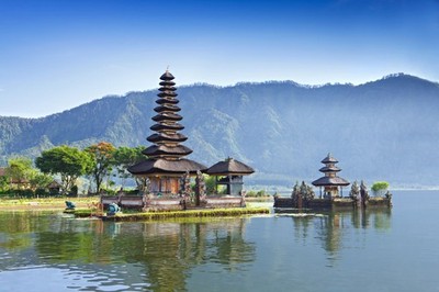 Wandbild: Ulun Danu Tempel Beratan See in Bali Indonesien (10085747)