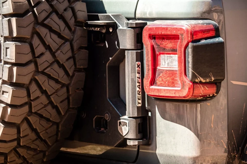 TeraFlex Alpha HD Hinged Spare Tire Carrier For 2018-204 Jeep Wrangler JL/JLU - Imagem 2 de 4