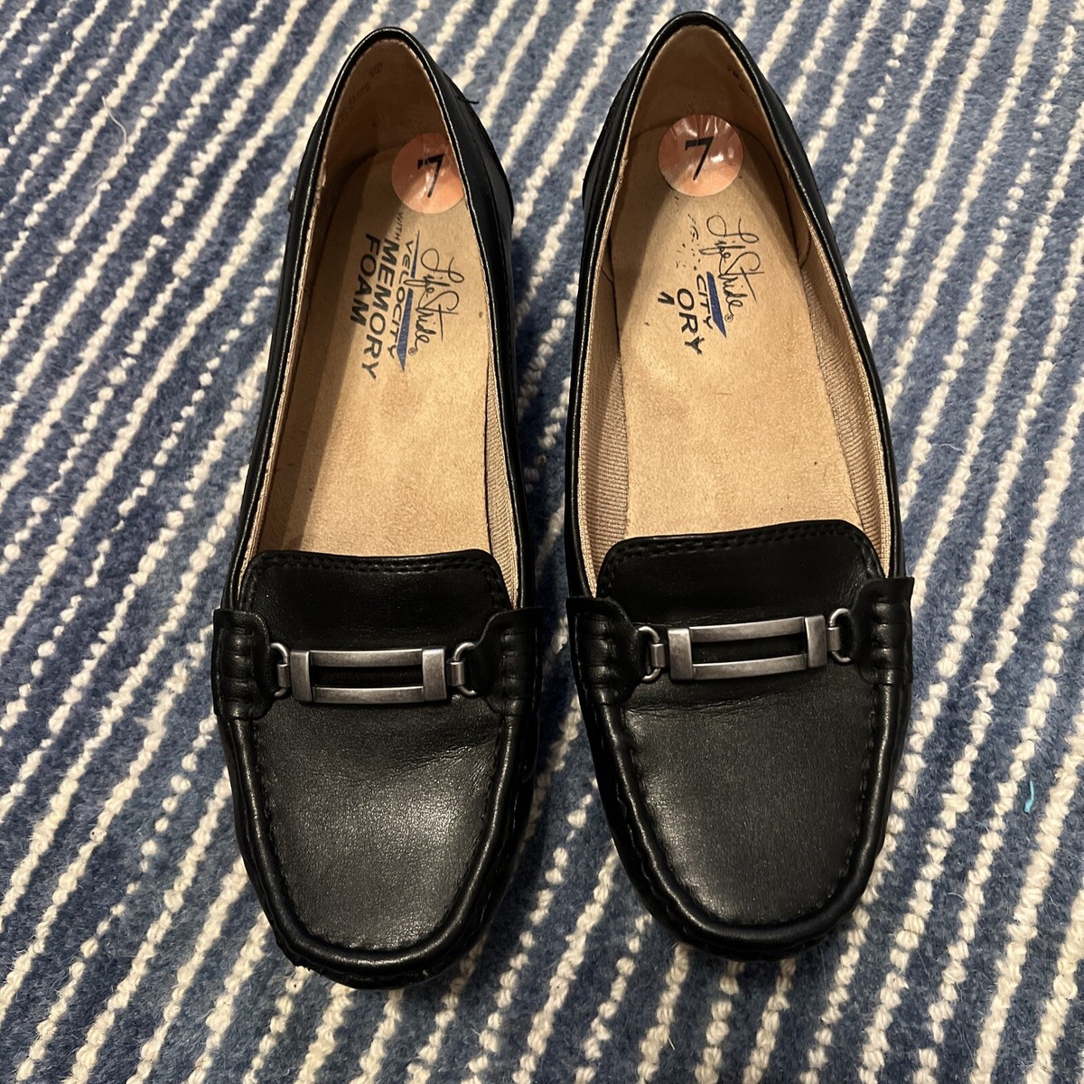 Life strife Velocity Loafer Size 7