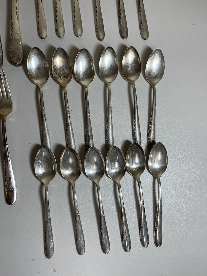 Placa de prata vintage Reed & Barton 44 peças padrão flor de prata - Imagem 4 de 4