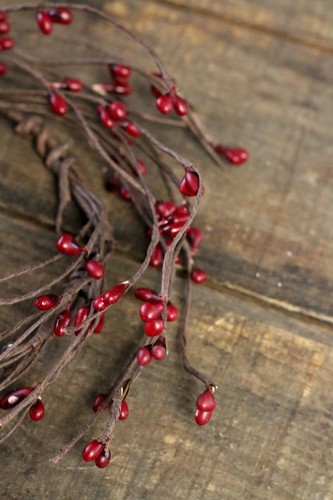 Pip Berry Candle Ring Burgundy 3.5 inch Small Wreath Primitive Floral Decor - Picture 4 of 4