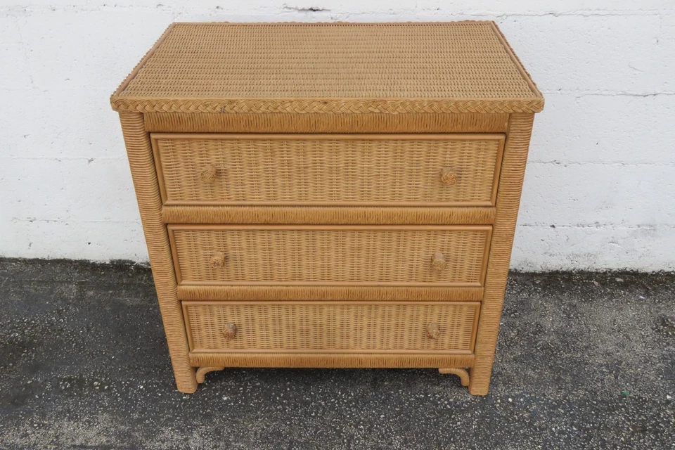 Mesita de noche grande de mimbre tejida Lexington Hollywood Regency 6135 Foto 2 de 4