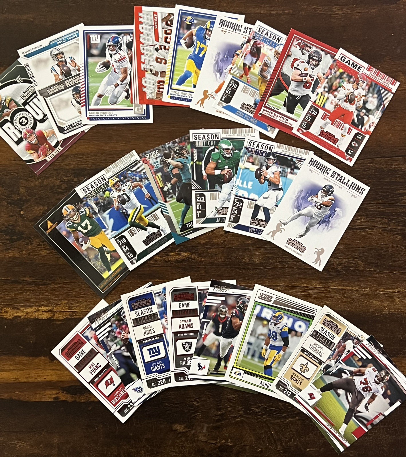 NFL Mystery Pack – 10 Cards – 3 Rookies & Insert Guaranteed – 2021–2025