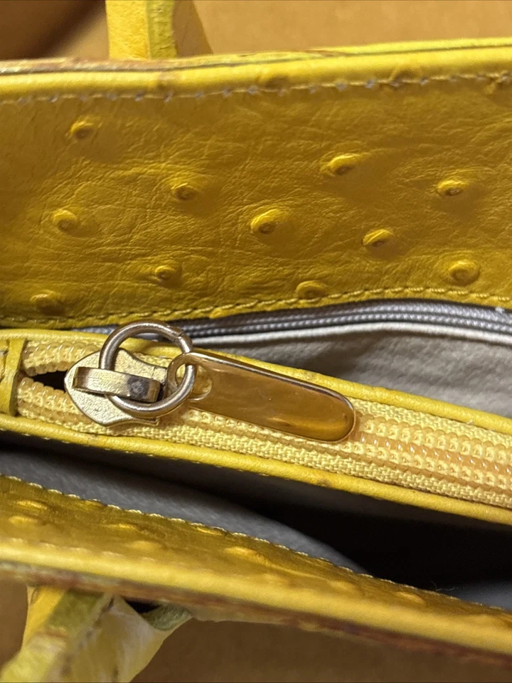 Cartera Madonna Inn de colección de avestruz amarilla hecha por Delmar rara hecha en Italia Foto 4 de 4